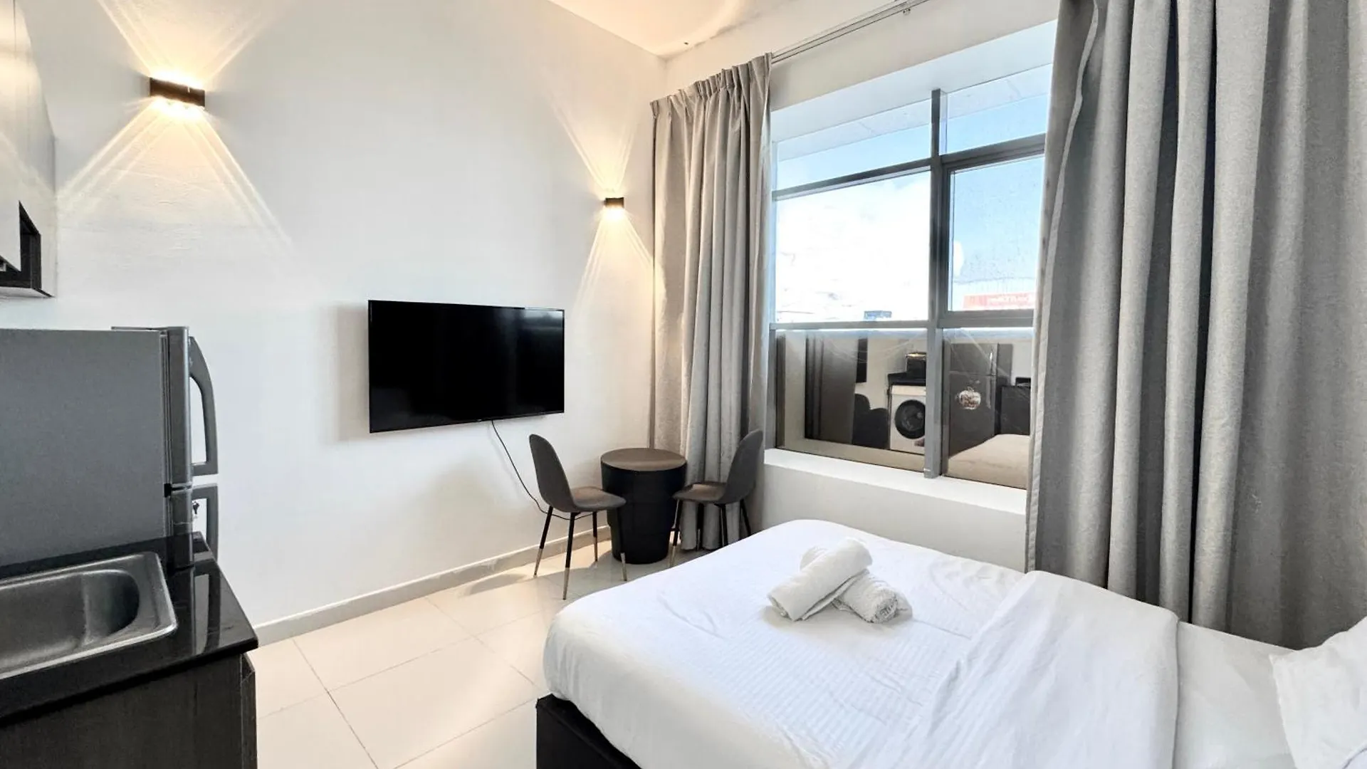 Al Manara Classic Deluxe Sheikh Zayed Studio Dubai